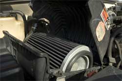 Das berühmte K&N Million Meilen Luftfilter in Carls Chevy Kleinlastwagen